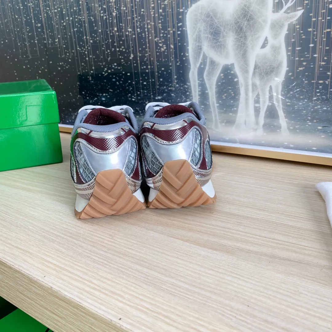 p620🐮🐮High-end version, the original 1:1 couple style new model is on the shelves🔥BV Orbit sneakers Wang Yibo's same style couple's Dad Runner sneakers, made of lightweight technical mesh fabric. Features a geometric patterned rubber outsole. The outsole is made of color-blocked TPU outsole. Size: women’s shoes 35-40, men’s shoes 39-45.